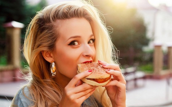 JEDEM PREVIŠE! KO MI TREBA? PSIHOLOG ILI NUTRICIONISTA?